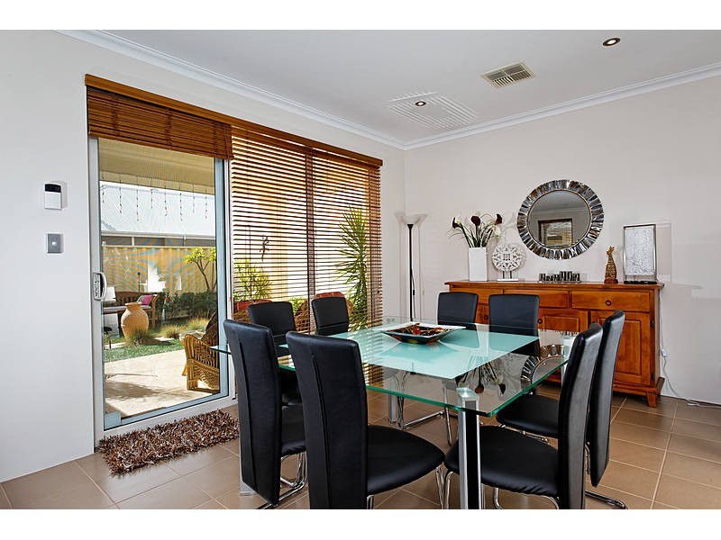 4 Angelica Way, Atwell WA 6164