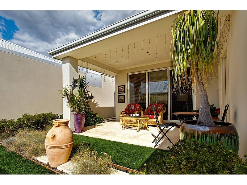 4 Angelica Way, Atwell WA 6164