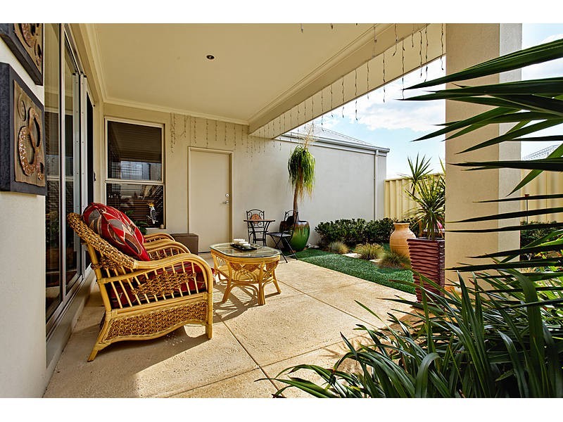 4 Angelica Way, Atwell WA 6164