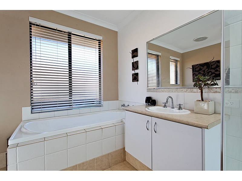 5 Pavonia Heights, South Lake WA 6164