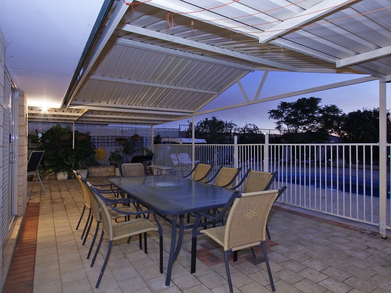 32 Marraboor Place, Success WA 6164