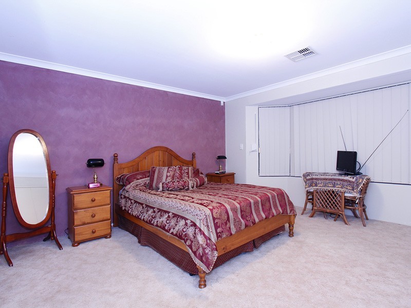 32 Marraboor Place, Success WA 6164