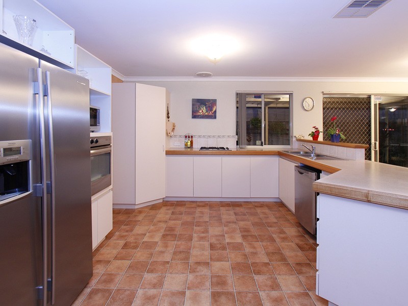 32 Marraboor Place, Success WA 6164