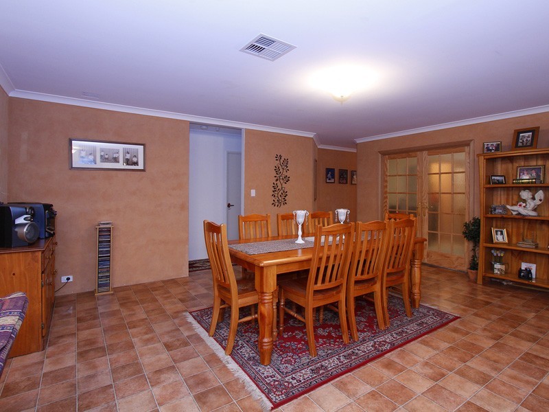 32 Marraboor Place, Success WA 6164