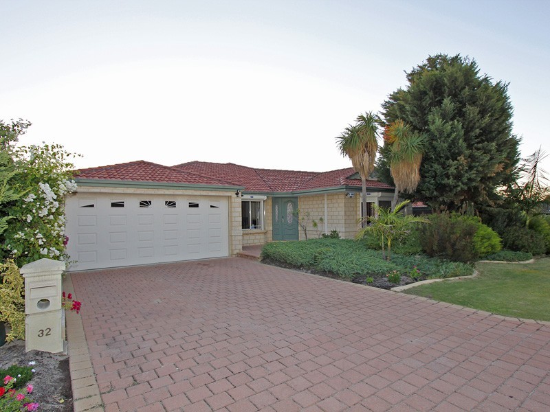 32 Marraboor Place, Success WA 6164