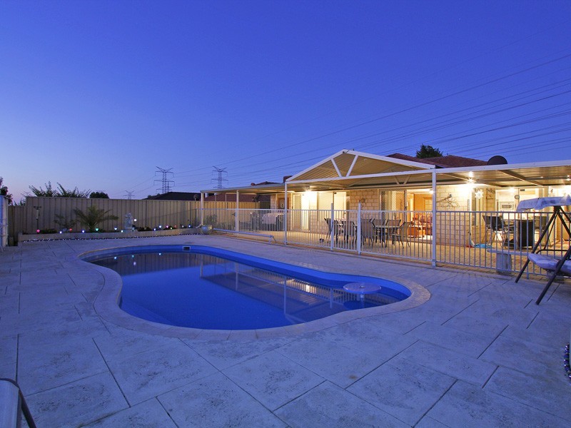 32 Marraboor Place, Success WA 6164