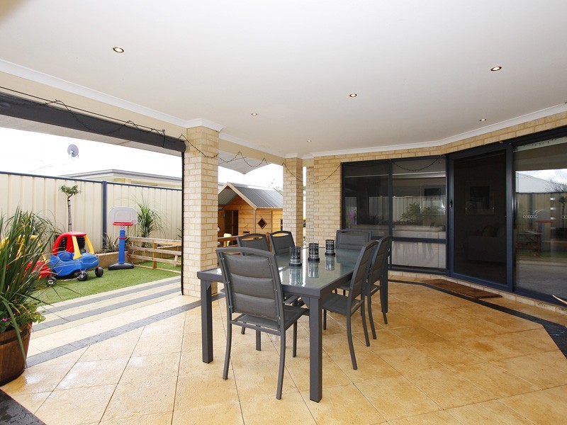 6 Caridean Way, Hammond Park WA 6164