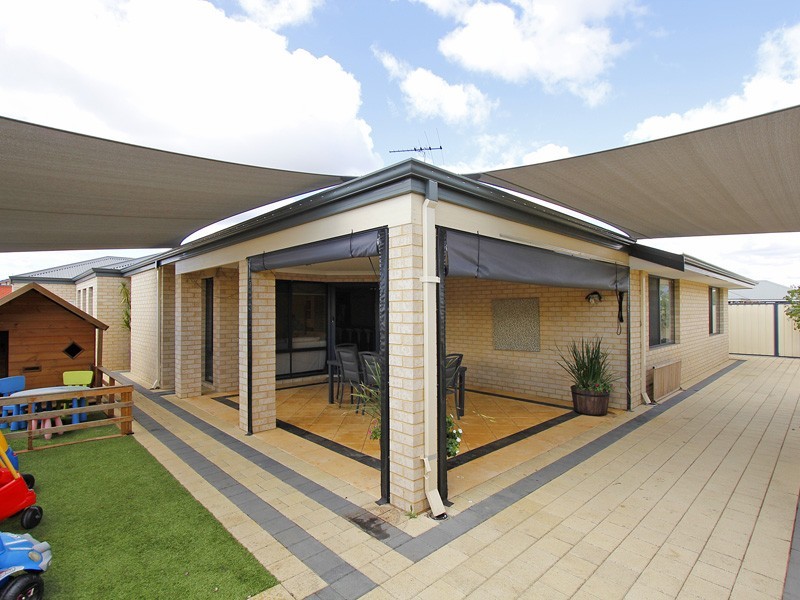 6 Caridean Way, Hammond Park WA 6164