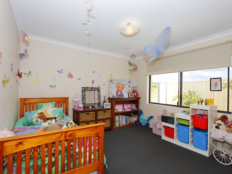 6 Caridean Way, Hammond Park WA 6164
