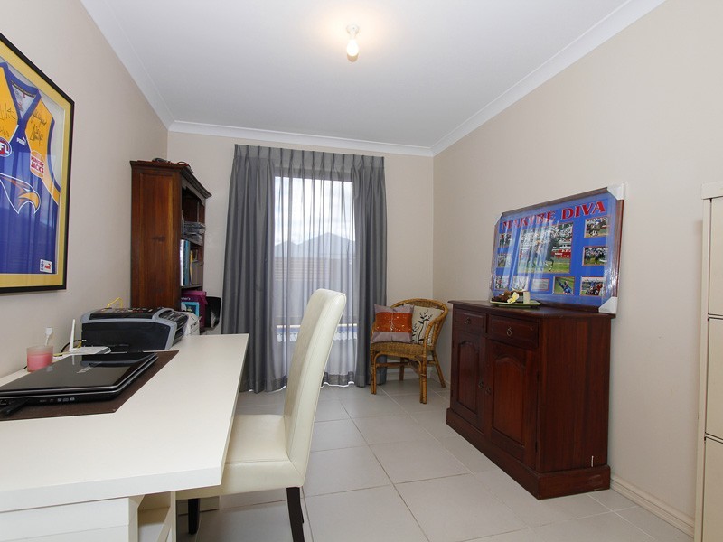 6 Caridean Way, Hammond Park WA 6164