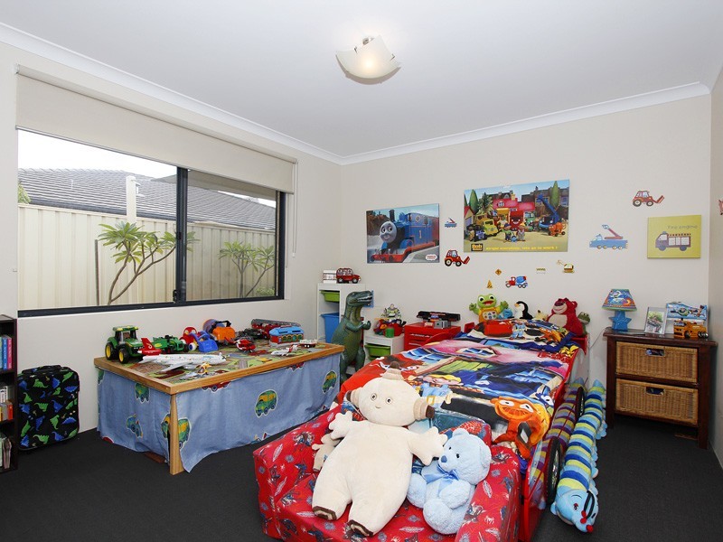 6 Caridean Way, Hammond Park WA 6164
