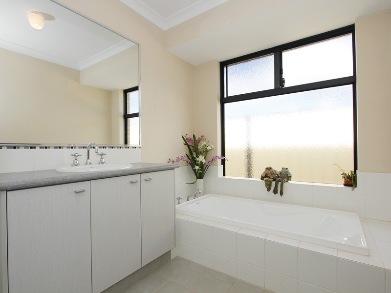 6 Caridean Way, Hammond Park WA 6164