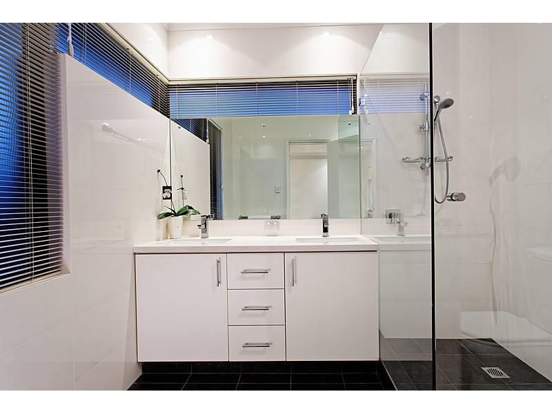 13 Tindal Avenue, Yangebup WA 6164