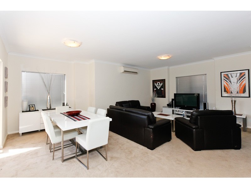 11/18 Deanmore Bend, Hammond Park WA 6164