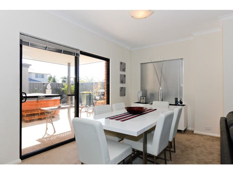 11/18 Deanmore Bend, Hammond Park WA 6164