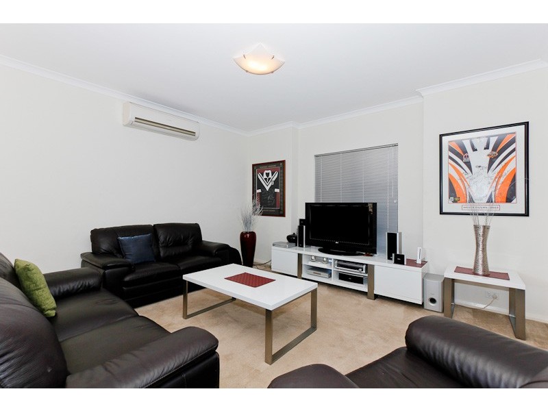 11/18 Deanmore Bend, Hammond Park WA 6164