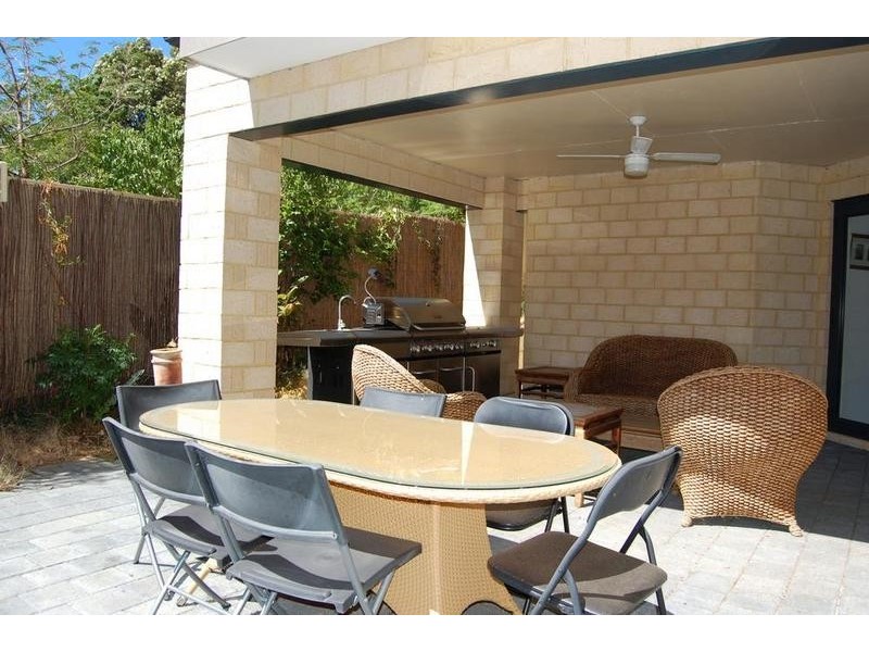 4 Aitken Road, Mount Richon WA 6112