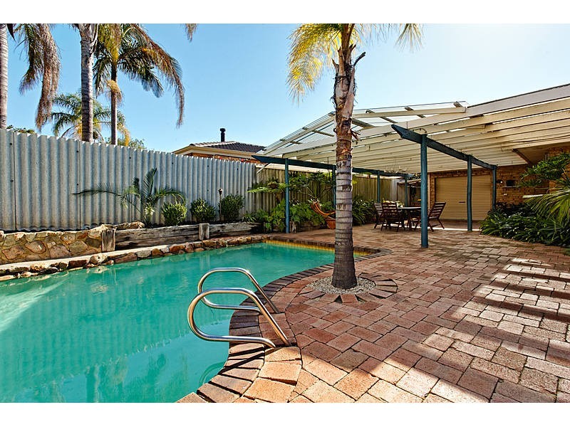 145 Le Souef Drive, Kardinya WA 6163
