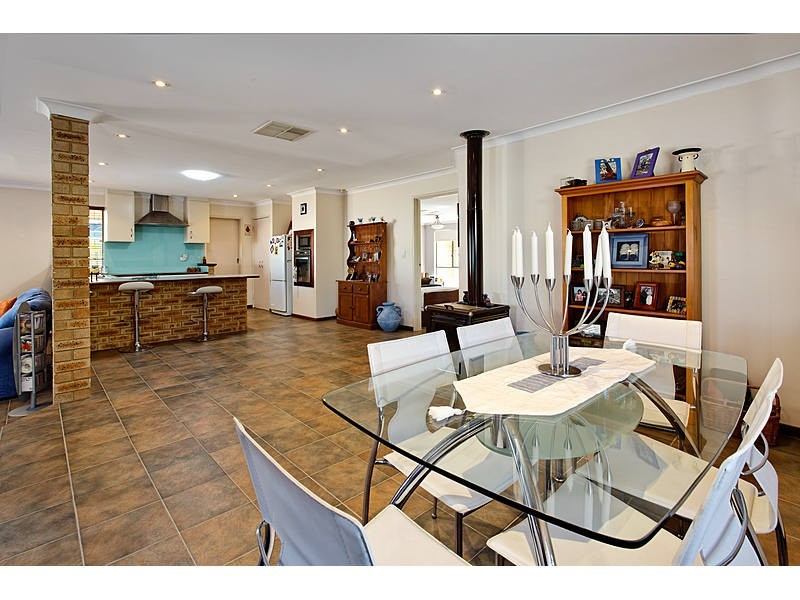 145 Le Souef Drive, Kardinya WA 6163