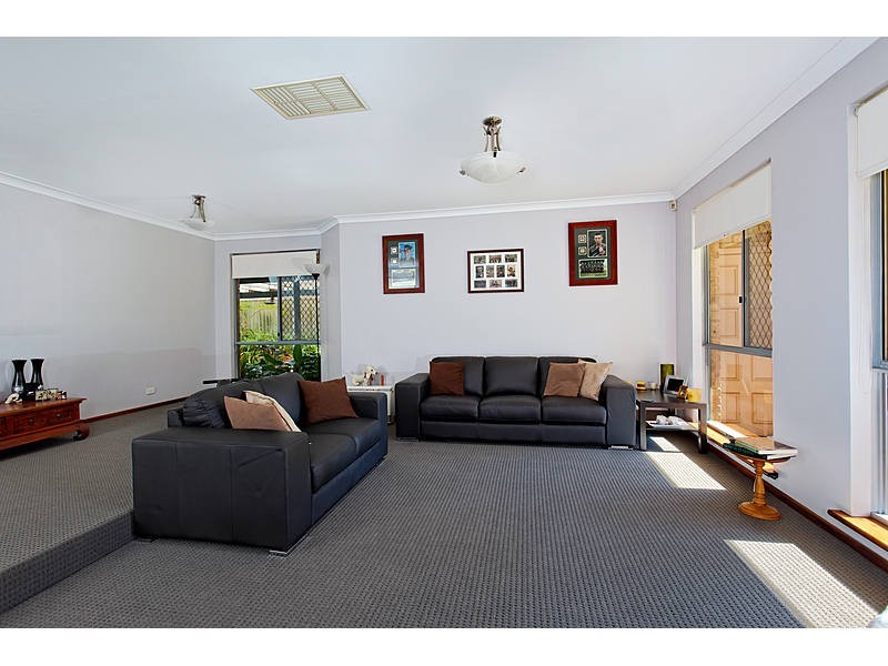 145 Le Souef Drive, Kardinya WA 6163