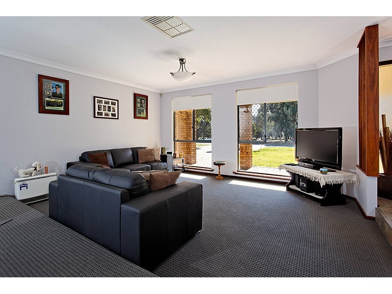 145 Le Souef Drive, Kardinya WA 6163