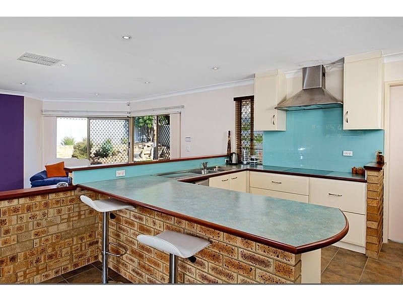 145 Le Souef Drive, Kardinya WA 6163
