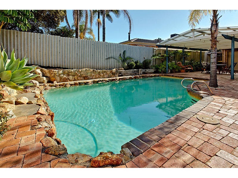 145 Le Souef Drive, Kardinya WA 6163