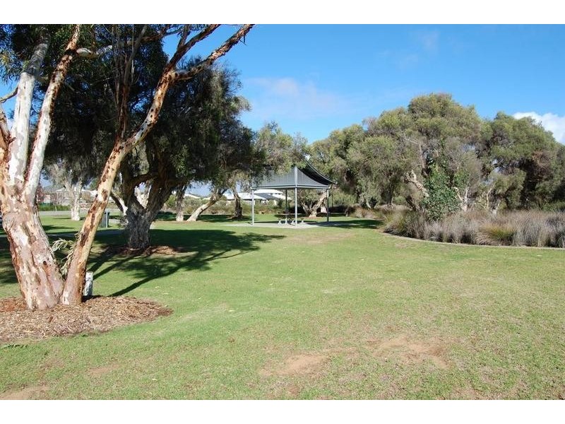 11 Leschenault Boulevard, Munster WA 6166