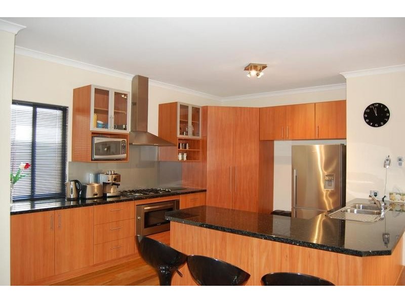 11 Leschenault Boulevard, Munster WA 6166