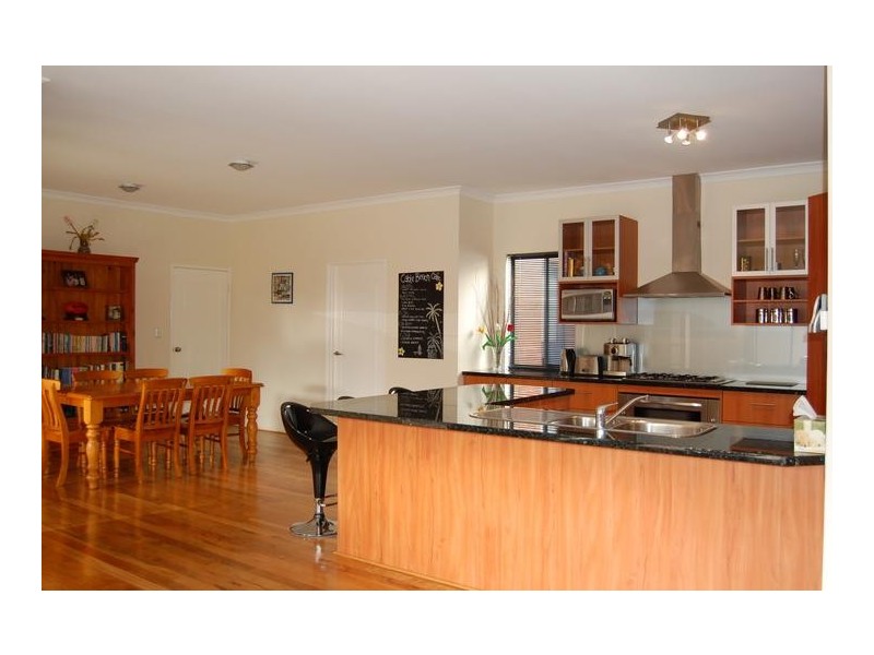 11 Leschenault Boulevard, Munster WA 6166