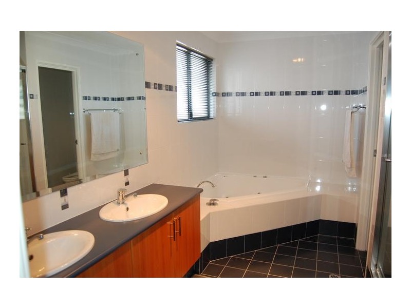 11 Leschenault Boulevard, Munster WA 6166