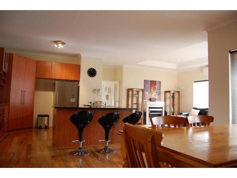 11 Leschenault Boulevard, Munster WA 6166