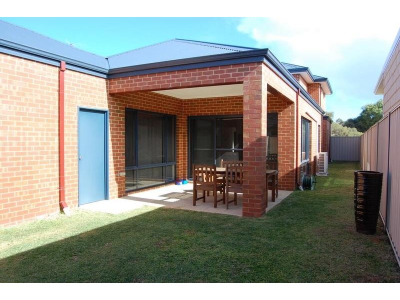 11 Leschenault Boulevard, Munster WA 6166