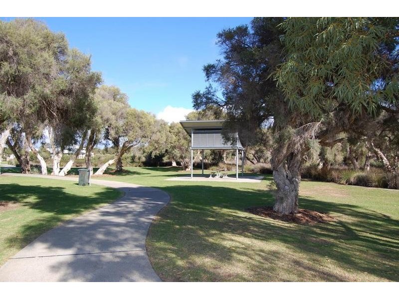 11 Leschenault Boulevard, Munster WA 6166