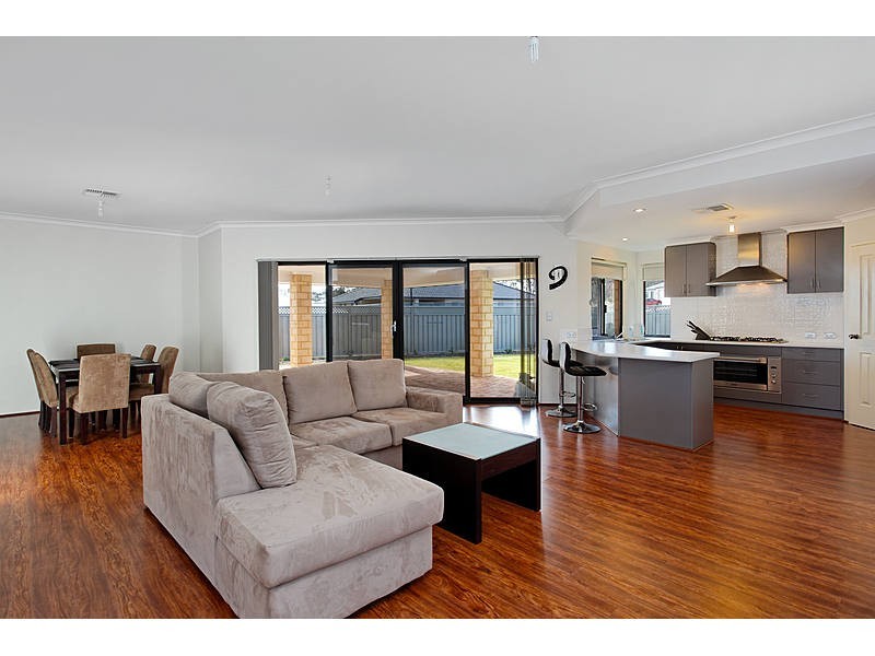 72 Beauchamp Loop, Wellard WA 6170