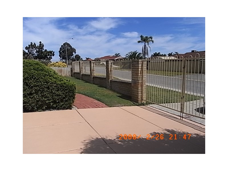4 Explorer Drive, Thornlie WA 6108