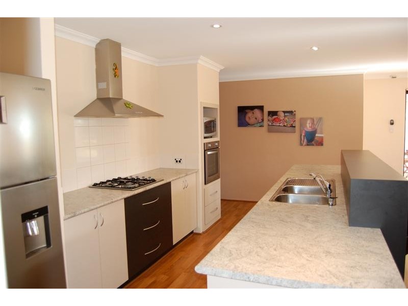 16 Florida Green, Success WA 6164