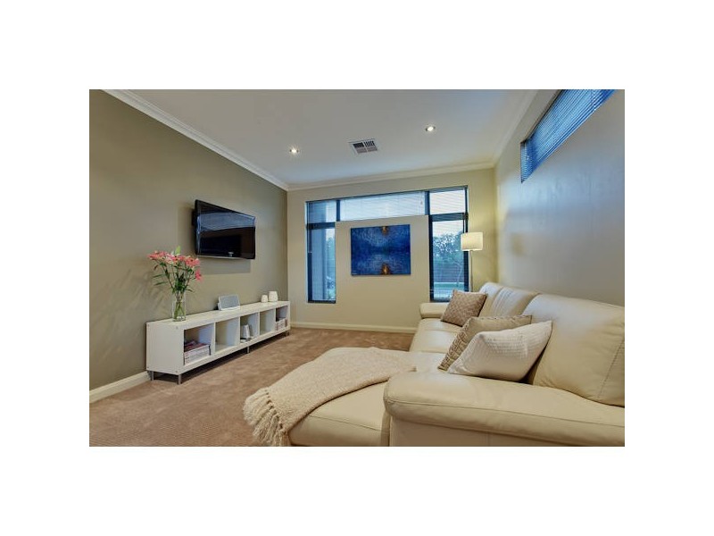 33 Blue Mountain Circuit, Aubin Grove WA 6164