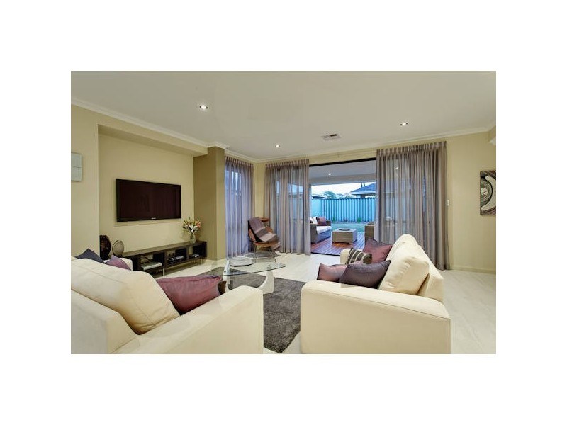 33 Blue Mountain Circuit, Aubin Grove WA 6164