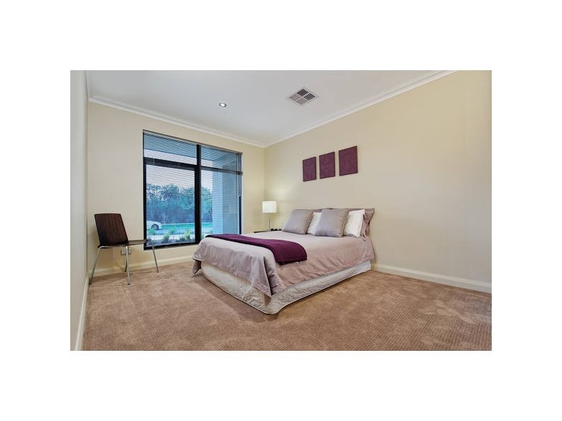 33 Blue Mountain Circuit, Aubin Grove WA 6164