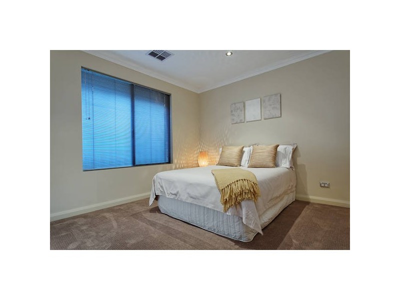 33 Blue Mountain Circuit, Aubin Grove WA 6164