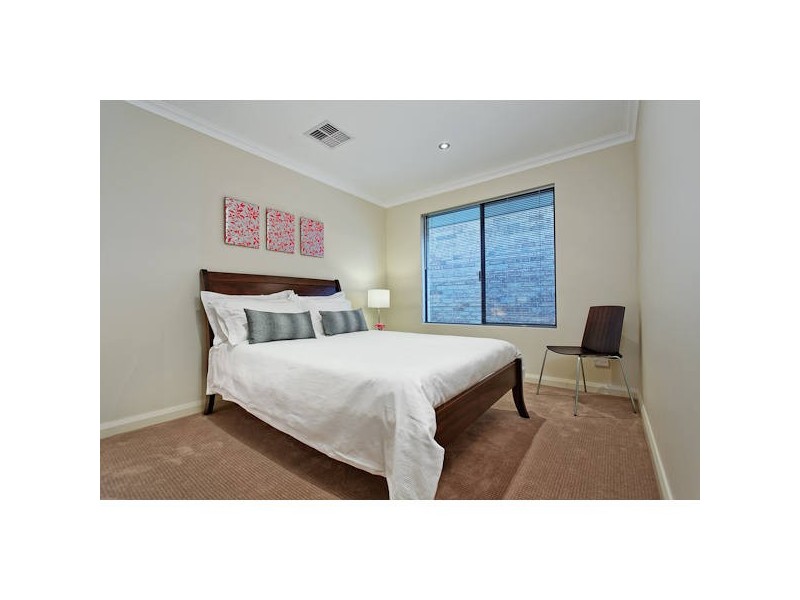 33 Blue Mountain Circuit, Aubin Grove WA 6164