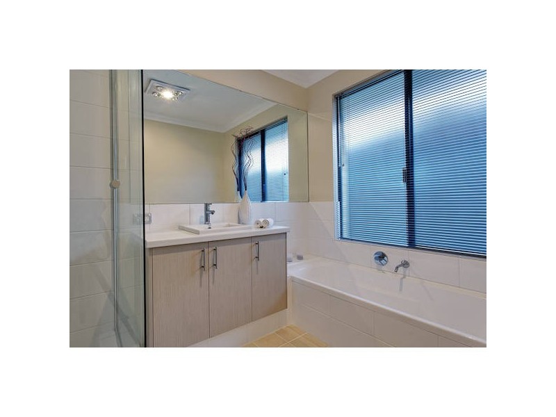 33 Blue Mountain Circuit, Aubin Grove WA 6164