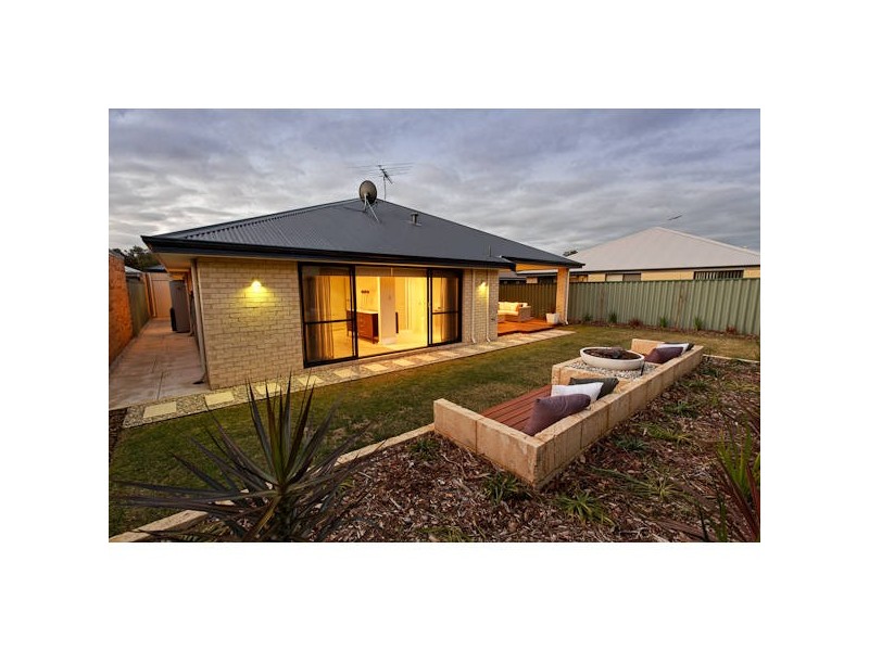 33 Blue Mountain Circuit, Aubin Grove WA 6164
