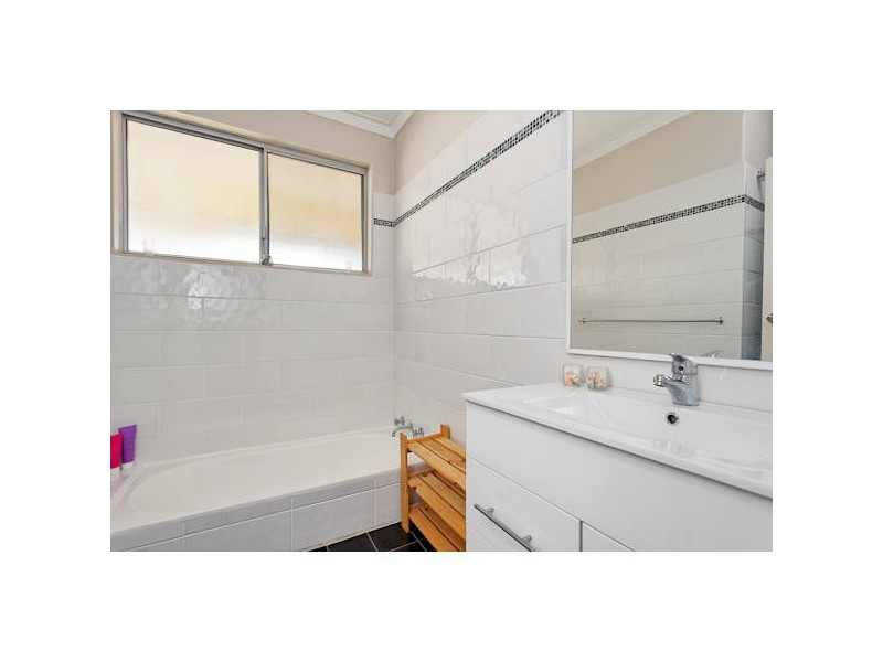 17B Anglesey Drive, Kardinya WA 6163