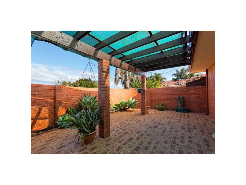 17B Anglesey Drive, Kardinya WA 6163