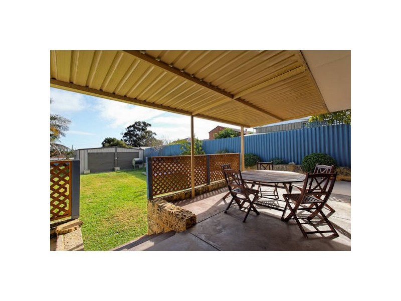 17B Anglesey Drive, Kardinya WA 6163