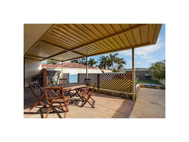 17B Anglesey Drive, Kardinya WA 6163