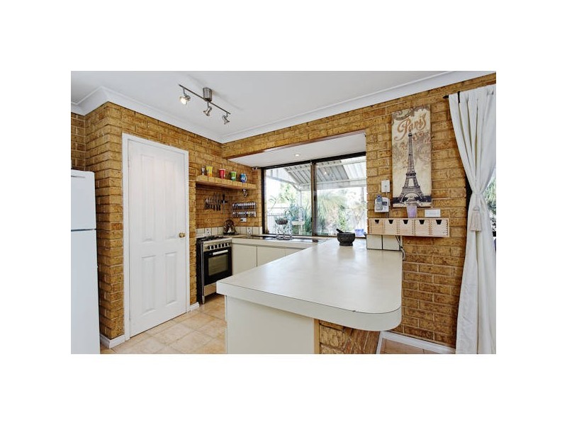 5 Chestnut Place, South Lake WA 6164