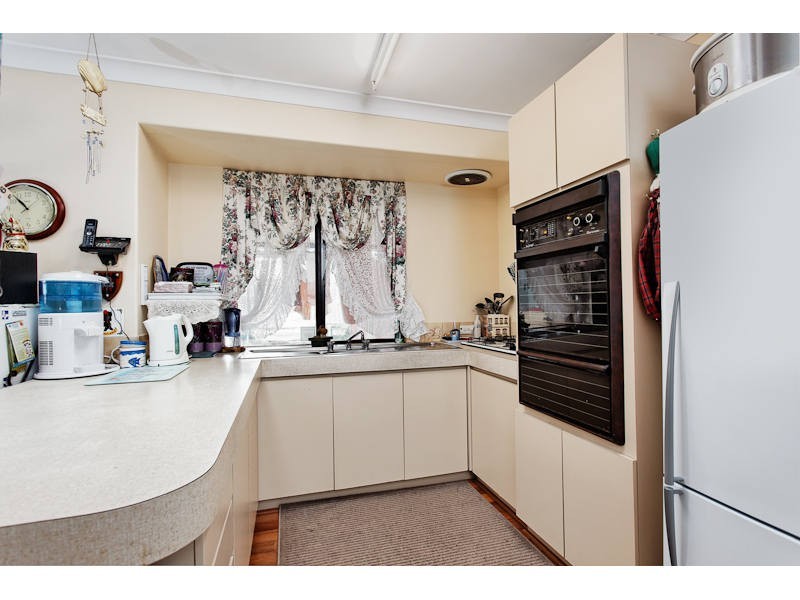 11 Tinaroo Court, South Lake WA 6164